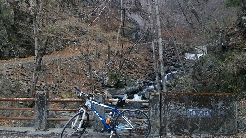 自転車と塩沢橋