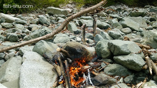 クロスカブで行く野外遊び2・釣った魚を焚火で調理っ！