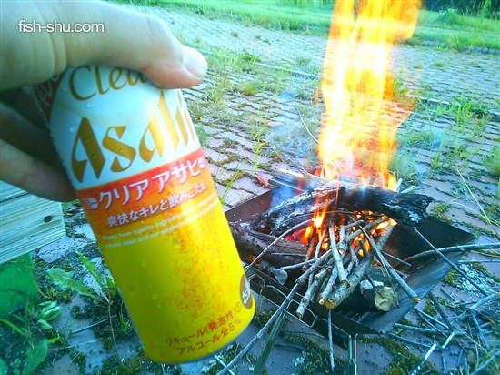 たき火とビール